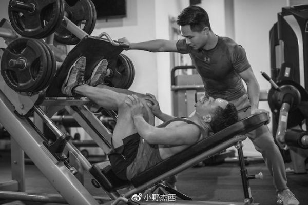 dong luc tap gym