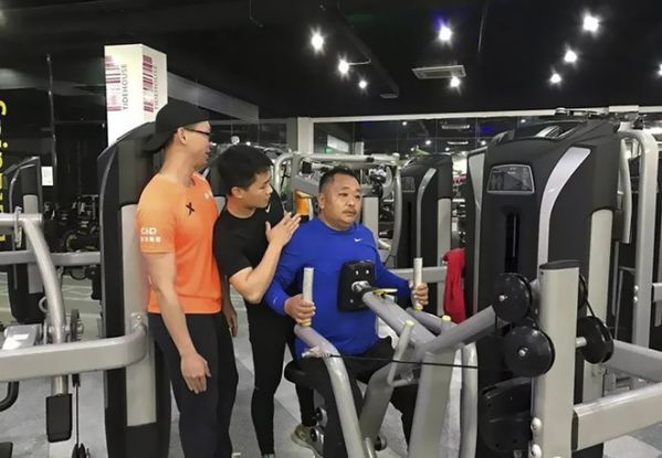 dong luc tap gym