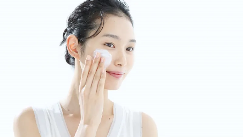 Giải đáp thắc mắc: Nên thoa serum bao lâu thì thoa kem dưỡng ẩm? 