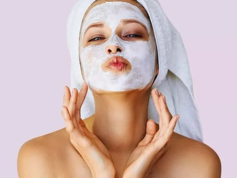 Nên skincare sau khi tắm hay trước khi đi ngủ để có một làn da đẹp